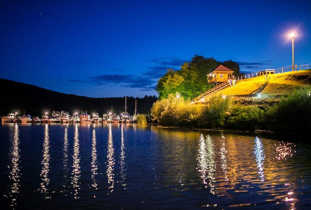 Hotel Yacht Club Mayak Dnistrivka Phòng bức ảnh